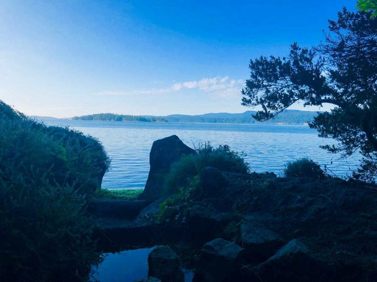 Serenity By The Sea Retreats Montague Harbour Exteriör bild