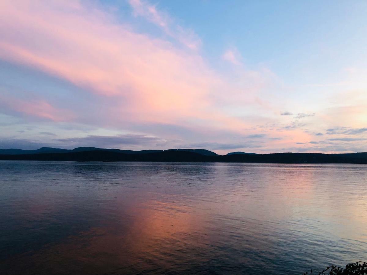 Serenity By The Sea Retreats Montague Harbour Exteriör bild